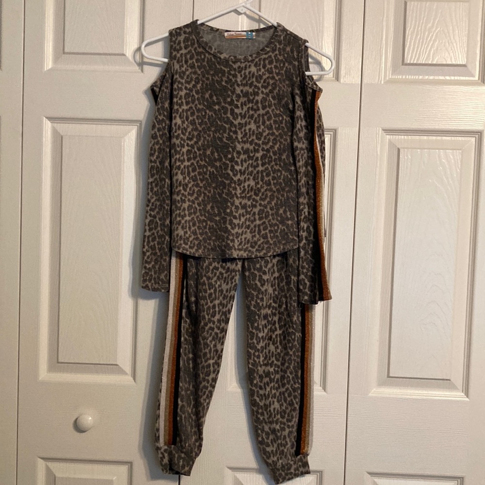 Vintage Havana - Girls Medium - Sweatshirt and Joggers Matching Set - Leopard